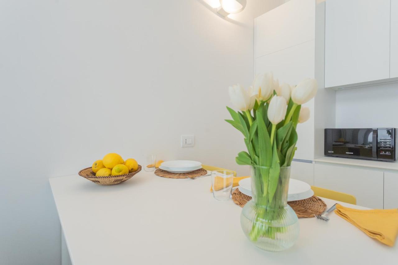 A Step From The Lake Apartment By Rent All Como Eksteriør billede